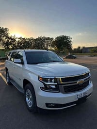 تاهو 2015 اللون ابيض صدفي  داخل عسلي  سياره كلين بدون حادث  فول مواصفا...