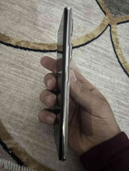 السلام عليكم
 هونر 70 للبيع
ذاكرة 256 العشوائية 10
اندوريد 14
دقه شاشه FHD
المعالج 778Gplus
سعة البطارية 4800
شحن سريع66 واط 
بصمه اصبع وبصمه عين 
غراضه كامله شاحنه الاصلية مال شركه
وبعد بي هواي مواصفات والجهاز نظيف مامتعوب تجي تفحص وتقتنع يله تاخذه السعر 275
★مكان بغداد الغزالية ***********
