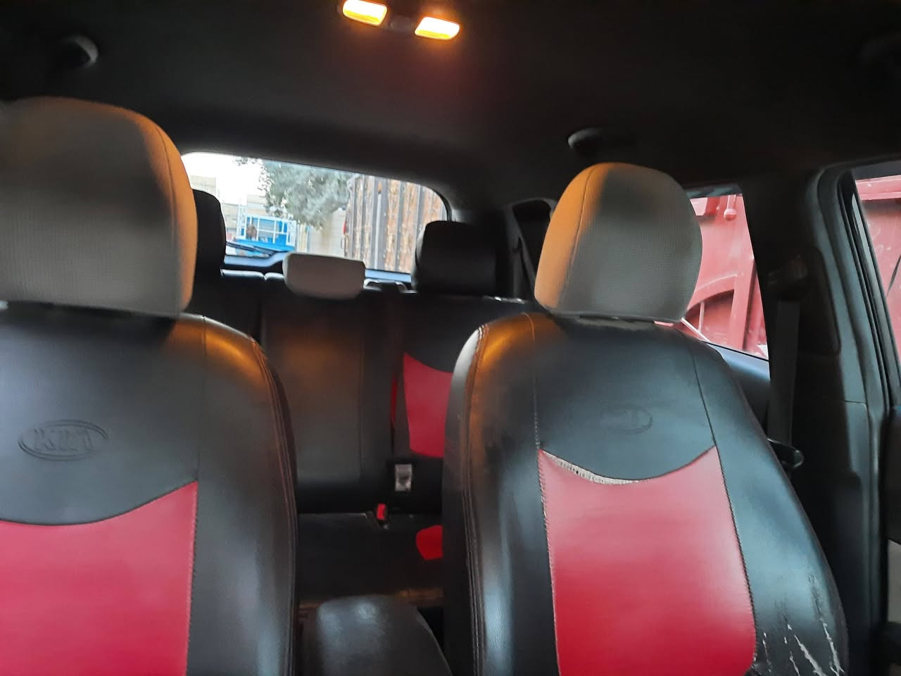 السلام عليكم كيا سول موديل 14 السيارة حلو نضيفة وارد امريكي حادثها بسيط جدا الدعامية الأمامية مطخوخة فقط ومراجعة نفسها السيارة محور غاز و بانزين  مكاني بغداد الخطيب السعر 95 للاستفسار الاتصال على الرقم ***********.     ***********
