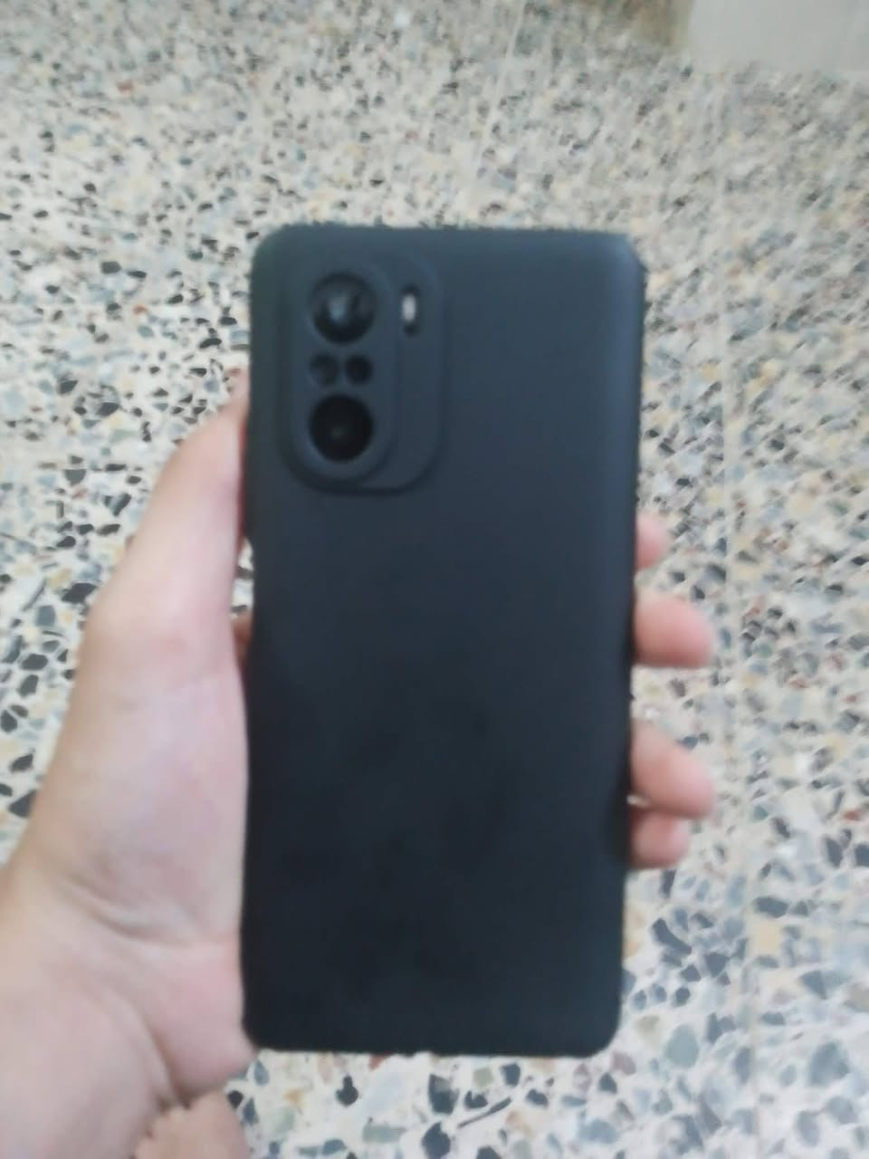 الشاشة: من نوع AMOLED بحجم 6.67 بوصة، تدعم دقة العرض (FHD+)، ومعدل تحديث سريع يبلغ 120 هرتز لتجربة سلسة.
بوكو 5g f3
الكاميرا الخلفية: ثلاثية العدسات؛

الأساسية بدقة 48 ميجابكسل.

عدسة واسعة بدقة 8 ميجابكسل.

عدسة ماكرو بدقة 5 ميجابكسل.

الكاميرا الأمامية: بدقة 20 ميجابكسل.

البطارية: سعة 4520 مللي أمبير، وتدعم الشحن السلكي السريع بقدرة 33 واط. ذاكره 256/11

نظام التشغيل والواجهة: أندرويد، مع واجهة مستخدم شاومي المخصصة. 

الشبكة: يدعم الاتصال بشبكات الجيل الخامس 5g

الحماية: الهاتف مزود بزجاج حماية من نوع Corning Gorill Glass 5 

المعالج: كوالكوم سناب دراغون 870 ثماني النواة (تكنولوجيا 7 نانو) والذي يقدم أداءً قوياً ومستقراً.  مبدل فقط شاشه أَصليه مو عاديه تجي وتفحه والظهر يتبدل ب 5 أَلاف للبيع سعر 150 وبي مجال مكاني نجف الأَشرف متواجد خاص رقم *********** فقط واتساب 
الشاشة: من نوع AMOLED بحجم 6.67 بوصة، تدعم دقة العرض (FHD+)، ومعدل تحديث سريع يبلغ 120 هرتز لتجربة سلسة.

الشاشة: من نوع AMOLED بحجم 6.67 بوصة، تدعم دقة العرض (FHD+)، ومعدل تحديث سريع يبلغ 120 هرتز لتجربة سلسة.
