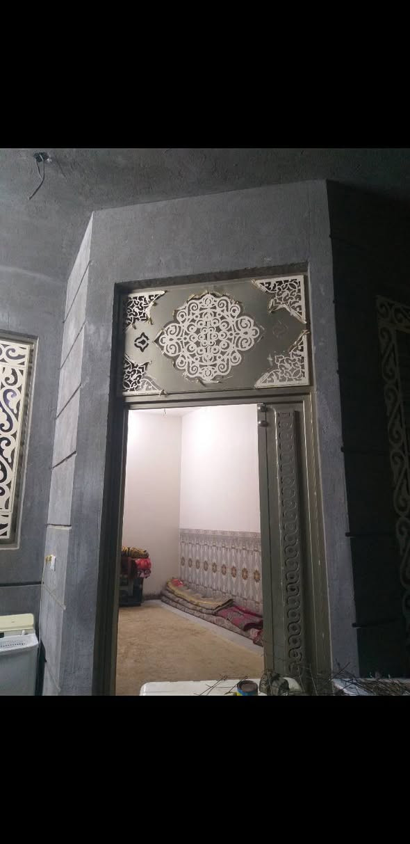 السلام عليكم بيت بمساحه 125 سنه 25 بالفلوجه الانبار بسعر 36/ ***********/***********( ويتحو طابو سيرف وكامل الخدمات مي وكهرباء والتبليط ثاني فرع من شارع العام والمدرسه المتوسطه وابتدائيه 200 متر النجار موقع حلو
