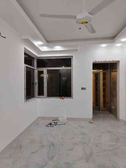 ياألله 
سلام عليكم 
يعلن مكتب المرتضى للعقار عن بيع مشتمل طابق ونص  مساحه 100م واجهة 5 ونزال 20 المحتويات 
غرف نوم عدد 2 
استقبال وهول 
مطبخ ومنور كبير 
بيتونه ومخزن كبير 
صحيات كل طابق عنوان المشتمل بغداد حي الجهاد ديوان الاصيل م 897للأستفسار الاتصال على الرقم التالي *********** 
عنوان المكتب بغداد حي الجهاد الشارع التجا،  ديوان الاصيل مجاور كوفي ركن الديوان شعارنا الثقة والامان
