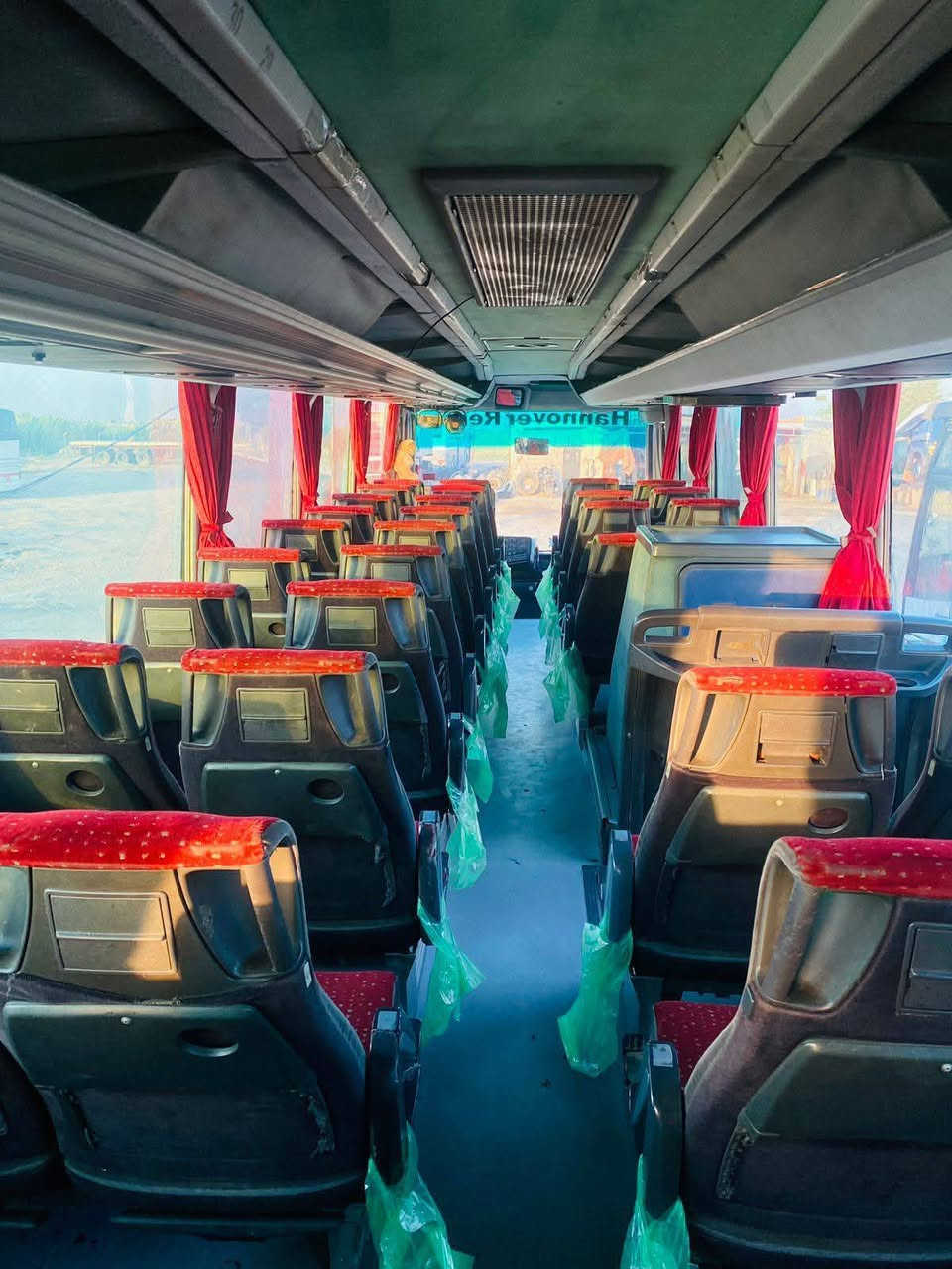 السلام عليكم ٤٠٤ واقع حال 2012 شرط اصولي عندي وكاله عامه و مكينه ستندر كير كلج جديد  خير من اللهه
تبريد جديد ثلج كمبريسر جديد
تخم تأير ويل كب
السياره ٥٤ نفر  
*********** المكان ناصريه شطرة السعر خابرني شعندك مراوس استقبل عادي
