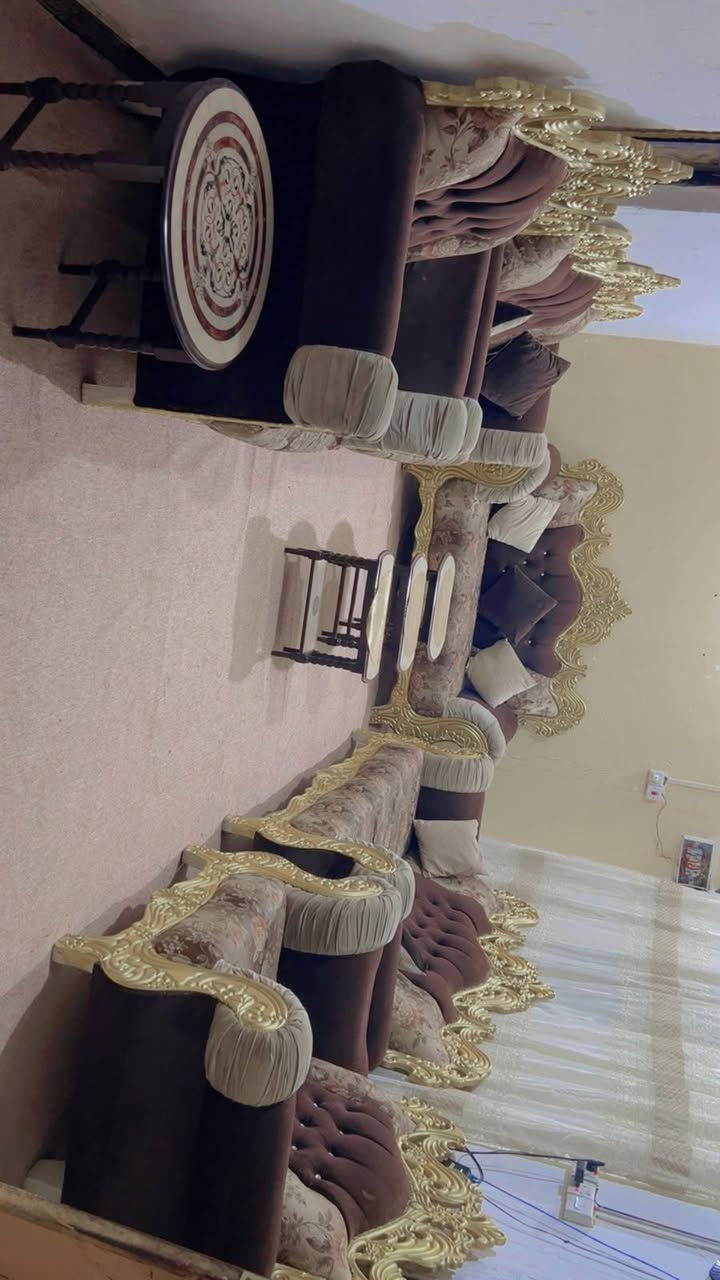 🛋️ طقم قنفات ملكي... نظافة وسعر مناسب
✨ فرصة لا تعوض... طقم ملكي بـ300 ألف
💥 للبيع طقم قنفات ملكي بحالة ممتازة
🔥 5 قطع + 4 طاولات... جاهز للاستلام
💰 سعر مميز... 300 ألف وبيه مجال
📍 الزبير – المربد | تواصل الآن *********** 
🏡 إذا تبحث عن الأناقة بأقل سعر... هذا الخيار المناسب
