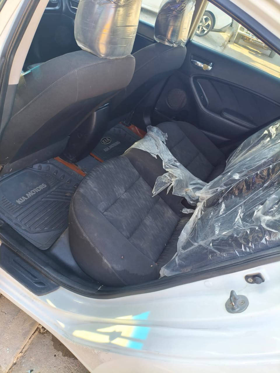 فورتي 2016 وارد امريكي 
تبديل بنيد وجامل الخلفي والباب بيهن صبغ شويه حدادية جديدة 
تبريد ثلج 
مكينه دوش  2000 تحكم ستيرن جهتين وتحكم مري
مانع انزلاق مثبت سرعه السيارة  رقم انكليزي ذي قار 
السعر 112 و بيها مجال  العنوان الناصريه المركز*********** رقم بي واتساب
