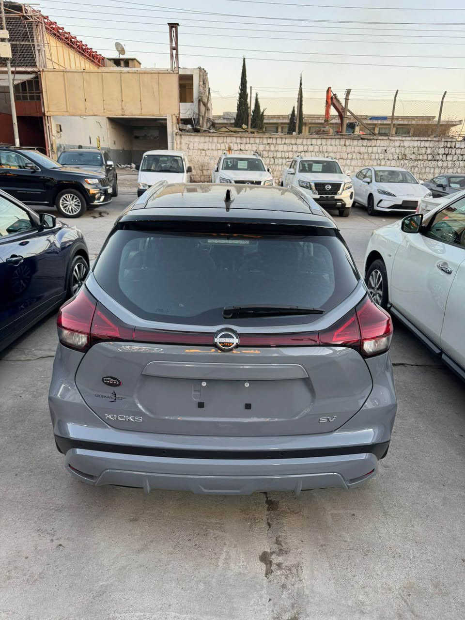 NISSAN KICKS SV 2023 

چیمەنتۆیی بیلاد سەقف ڕەش 
بێ بۆیاخ 
یەک پەلە سارد بە بۆنیدەکەوەیەتی لەگەل پەڵەیەک قەڵەم کاری بچوک
ئێرباگ بیلادی دانراوەتەوە
20,000 مایل ڕۆیشتوە 
سەیارەکە بێ قۆپو شوختە
هیچ مەسرەفی تێدا نیە
هیچ گڵۆپێک لەدەشبول ئیش ناکات
هەموو شتێکی بەشەرت 
زۆربێکێشەیە
*********** السليمانية, العراق
