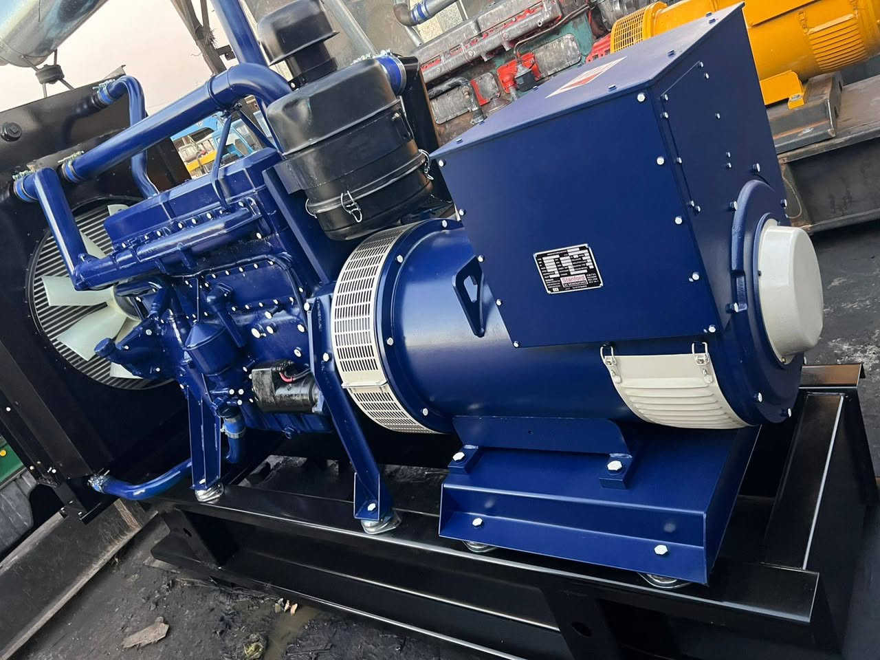 تجهيز مولد نوع سكانيا ١١٣بم ٨٨ توليد ٣٠٠ كيفي استندر ...اتصال ***********📞
***********☎️
