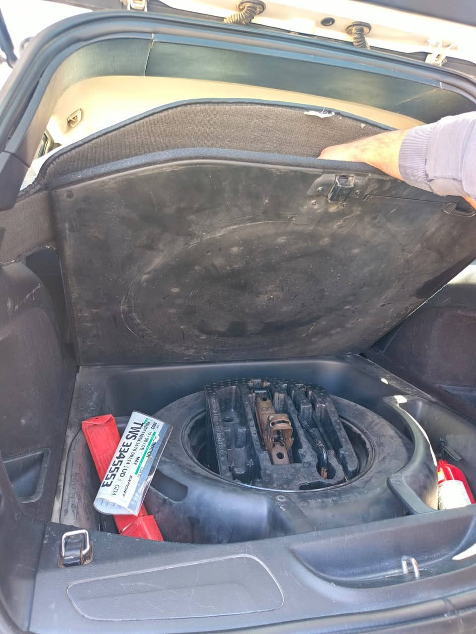 السلام عليكم
عيدكم مبارك

البيع جيب كراند شيروكي  مديل 13 

سياره خليجيه بيهه بارد بل باب الخلفي جهت السايق

سياره جديده كلش وأحله من الصوره فول ويل سياره عليهه دامه كامله ماتصرف عليهه رب دينار 

موقع السياره ديالئ شهربان اني مكلف بل نشر رقم صاحب السياره ***********
