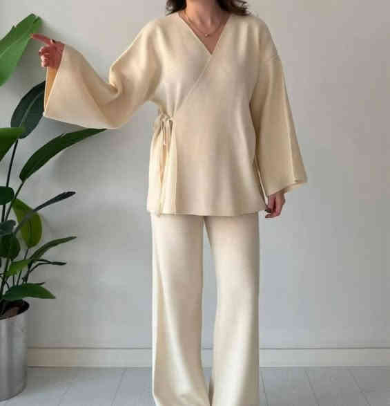 سوت نسائي 🖤🩶
خامة تريكو 3 خيط
قياس فري سايز
يلبس من وزن 50 إلى وزن 90

للحجز والاستفسار يرجى مراسله الصفحه
رقم هاتف واتساب ***********
توصيل بسماية 1000
بغداد 5000
محافضات 6000
يوجد دفع عن طريق الماستر كارد 💵✅
