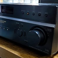 امبليفاير سوني لارج جهاز أكثر من رائع يحتوي على راديو مدمج وخزن قنوات ...