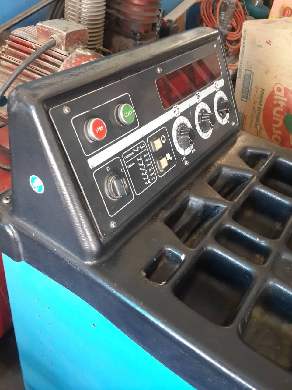 للبيع لعدم التفرغ اجهزة محل ميزانيه وبلنص كامل معداته واجهزته
بدون المكان فقط بيع الاجهزه ٠٠٠٠٠٠٠٠
كركوك٠٠ موبايل *********** غير متواجد عل الفيز
