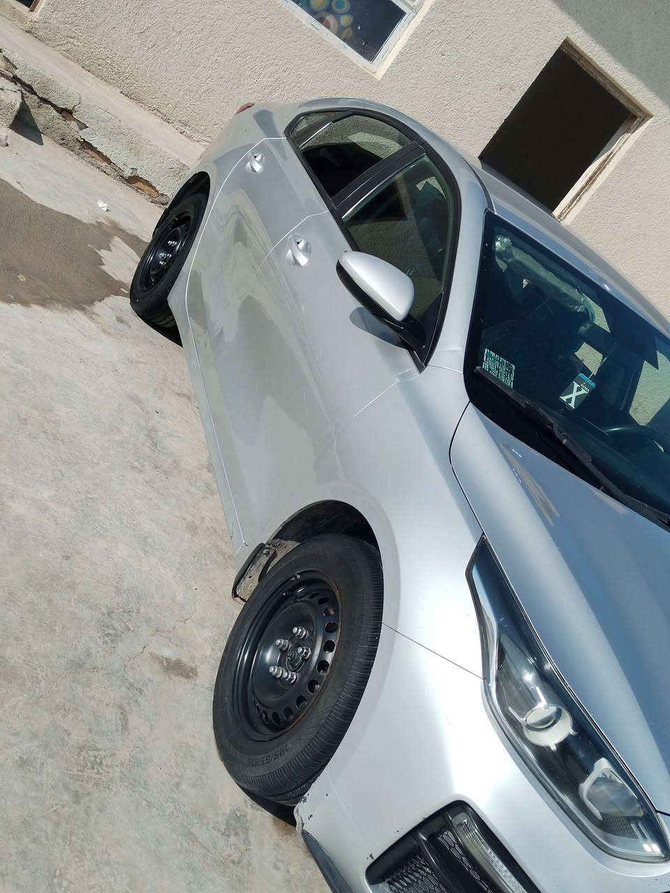 سلام عليكم سيراتو للبيع مواصفات عاديه خليجي 2019 رقمه بغداد بسمي انكليزي سنويه 2029 ماشيه 270 الف محرك 1600 دوش كير محرك حداديه تبريد كله جديد سياره جديده من جميع النواحي مكفوله من الفتح وتبديل والصبغ فقط مكانات بارد شي بسيط سونار وي المنشور  سعره 147 وبيه مجال بسيط ال شراي مكان سماوه اي استفسار اتصال *********** مراوس سيراتو 17 او 15
