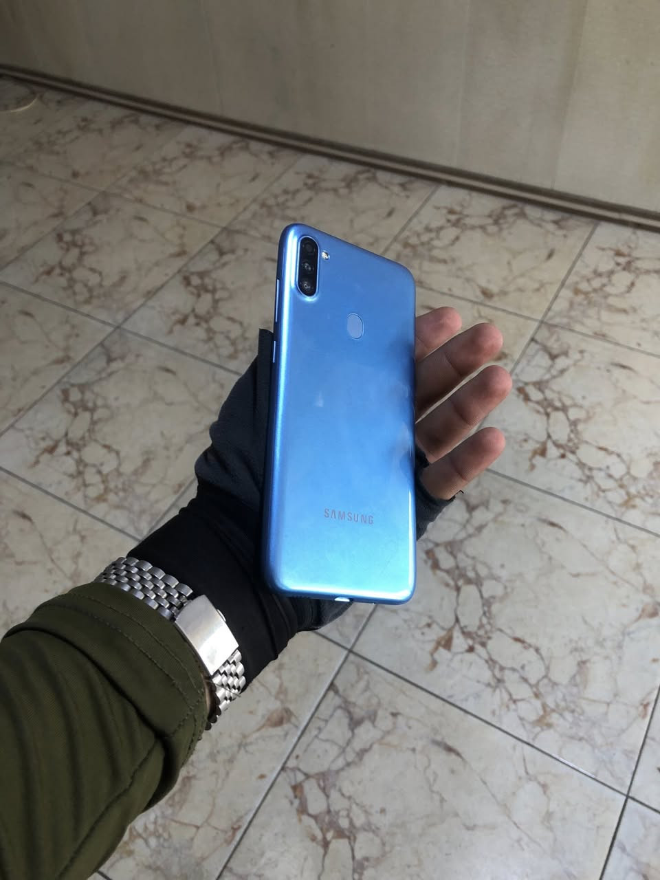 سلام عليكم يوجد A11 جهاز نضيف بلادي ما مفتوح 
سعره 90 وبي مجال *********** واتساب خاص مفتوح توصيل موجود
