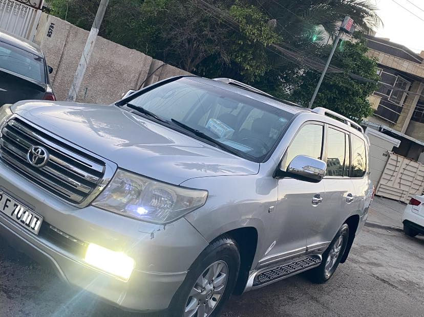 السلام عليكم
-للبيع لاندكروز فول 2011 G.X.R.i ستينية اصل تكمة وسنوية . من انظف الستينيات الموجودة 

ماشية حقيقي 200

-مكينة 6 سلندر المرغوب فلتر عالي 

-گير ومكينة كفالة .

-رقم اربيل هزة جديده مشروع وطني بأسمي تحويل ثاني يوم .

السيارة مكفولة بس الدعامية الامامية بيهة مصبوغة    وبارد جداً بسيط .

  موصفات الستينية الفول :

-شفقة عريضة بلادية .

-لدات امامية .

-واقيات لونين بلادية .

-دوسات ليزرية .

-كشن كهرباء .

-زراگات لايت .

-حساسات امامية خلفية .

-كشنات جلد بقلاوة بلادية .

-٨ ايرباك .

-فتحة .

-الگاع مغلفهة جلد .

-اشاير بلمري .

-٧ راكب .

-تحكمات ستيرن .

-كروز سرعة .

-السيارة شادلهة شاشة وسستم صوت سماعات اصليات مال لاندكروز VXR بيهة مميزات كلش حلوة .

والسيارة حلوة ونظيفة وحتى سبيرهة مانازل تخم تاير جديد 

وكشناتهة البلادية نظيفات مامدوشمة .

وباقي المواصفات معروفة. 

 

مراوس حسب لقناعه   سعر٣٢٠

***********
