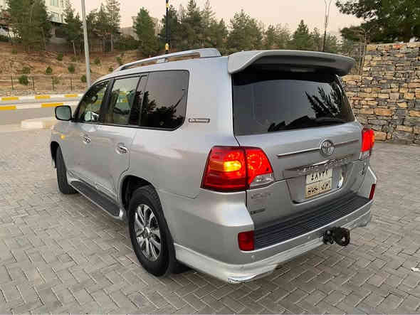 سەرەتا بە ناوی خوای گەورە و میهرەبان

تۆیۆتا لاندکروسر وەنەوشە

مۆدیل ٢٠١٠ مانگی ٧

مواسفات خلیجی GXR.i فول فول مواسفات

سڵایدە بەسمەیە و شەخالە سێ ریز کوشن و دەبڵ اکسل و تەبرید مەرکەزی و سەلاجەیە شاشە ئایپاد و کامیرایە فول فول مواسفاتە قەپاتە و زۆر مواسفاتی تر

نموونە لە جوانی و پاکی

یەک دەستە سەیارەکە

گیر و مەکینە و دەبل اکسل و کارەبایی و تەبرید و تەقە و رەقە و تندوتۆلی بەشەرت

هەموو گیانی لەسەر دەقی بیلادی ماوەتەوە

گیر و مەکینەی بەشەرت نەکراوەتەوە

٢٠٠ هەزار کیلۆمەتر حەقیقی رۆشتووە

٤ تایە و ویلی لۆکی بیلادی لە ژێرە

پیش و دوای کەپسە سەقف و شان و چواردەوری شوشەییە

بی بۆیاخ و بی کاڵبوونەوەیە سۆنەریم داناوە.!

ناو دەری زۆر جوان و پاک ماوەتەوە وەک دەقی شەریکە

ماڵی دۆستە و دیناریک مەسروفی نیە

بۆ عەیب و عار پرسیار مەکە.!

شوین// هەڵەبجەی شەهید

سعری// ٢٩٥ گڵاو مجالیکی برایانەی تیدایە

کۆرەک ***********

ئاسیا ***********

واتساب و تیلگرام و ڤایبەری لەسەرە.! حلبجة
