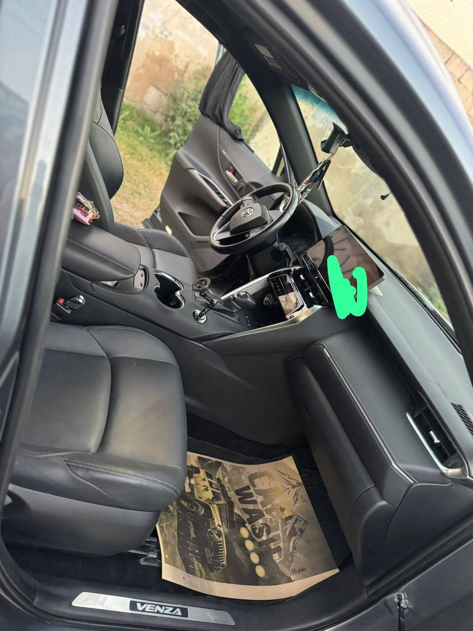 تويوتا فينزا هايبرد فول مواصفات بدون بانوراما
المواصفات :

 • دخول ذكي + تشغيل بصمة

 • شاشة وسطية كبيرة تدعم أبل كاربلاي / أندرويد أوتو

 • كاميرا رجوع 

 • مثبت سرعة / رادار ذكي / تنبيه خروج عن المسار 

 • تكييف أوتوماتيك مزدوج

 • مقاعد جلد مع تدفئة للمقاعد

 • مانع انزلاق ABS

 • التحكم بالثبات

 • حساسات أمامية وخلفية 
رقم الهاتف ***********
