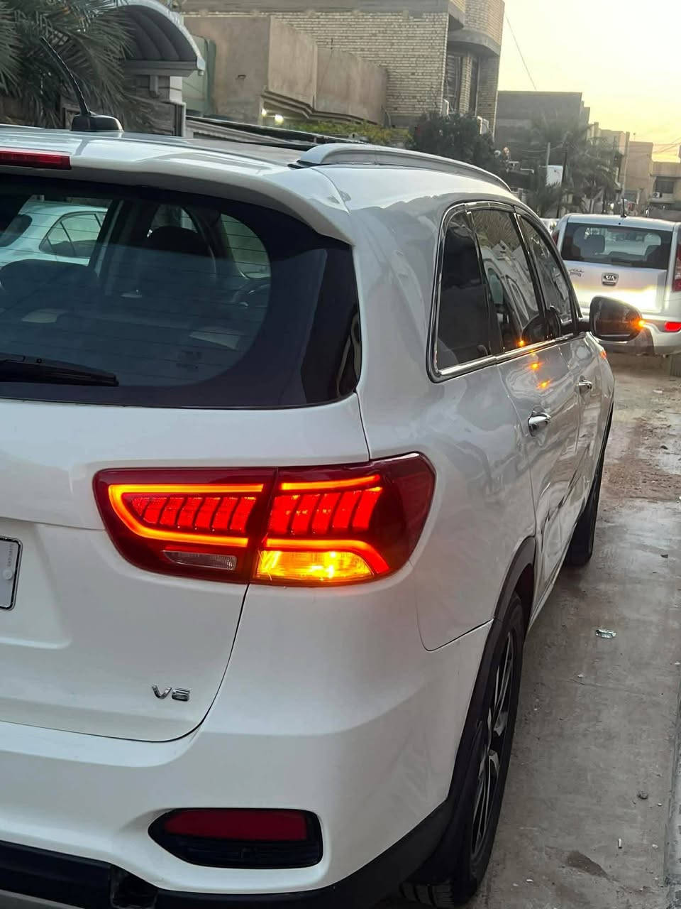 كيه سورنتو خليجي   موديل 2018 شكل 20 فول مواصفات واحد عله واحد مكينه ٦ستندر 7راكب تبريد 3قطع سياره رقم بغداد دولي ملاحظه سياره بيه تجيه خفيفه وصبغ حزام سعره 175مكاني بابل رقمي ***********
