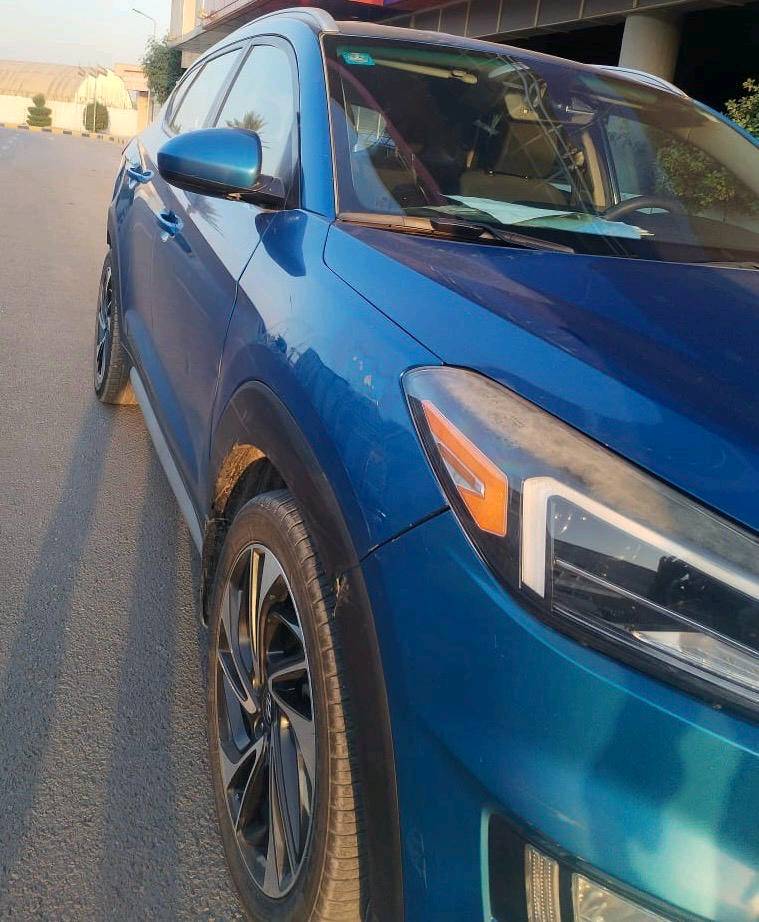 توسان 
موديل ١٩
رقم بغداد 
ماشيه ٩٠ الف ميل
المواصفات 
شاشه / كار بلي 
كامره +حساسات 
حجم المكينه:2400
اربعه سلندر 
تحكمات ستيرن 
هاندبريك كهرباء 
رقم:***********
المكان بغداد 