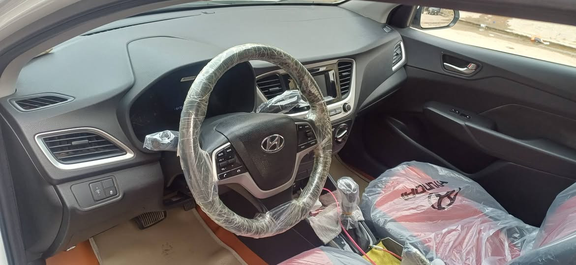 السلام عليكم سياره هوندا اكسنت موديل 19 سعر 113 عد هاي ضربه مكفوله  صور حادث مرفوقات مكان شهداء العبيدي الاتصال عل رقم التالي ***********
