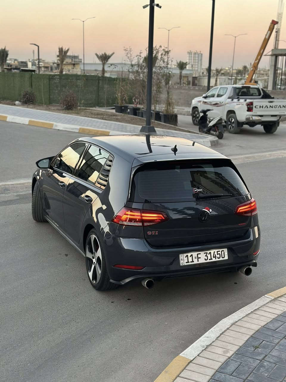 السلام عليكم جميعاً 
رمضان كريم وربي ينعاد عليكم وعلى عوائلكم بالصحة والسلامة ✨♥️

Golf GTI 2019 (2.0 T) للبيع 📍📍📍
الممشى :- 52.000 كم 
رقم بغداد 
وارد امريكي حادثهه موضح بالصور ادناه ! 
بدوووون ايرباااك حادث بسيط جداً قطعة وحده فقط ( بنيد ) 

اللون نيلي / كحلي / ازرق 

مواصفات :-
شاشه جبيرة ابل كار بلي واندرويد اوتو
كامرة خلفية علامة قلابة 
حساسات
رادارات جانبي
4 وضعيات قيادة ( ايكو - سبورت - كونفرت - كوستم ) 
شفتات ستيرن 
تحكمات جهتين 
رادار
تثبيت سرعة 
تدفئة كشنات 
لد زينون 
ويل 17 اصلي 
تايرات  تخم جديد قبل شهرين شادة 

الاضافات على السيارة :-
 بنيد كاربون فايبر ( اليااف حقيقية ) سعرة 500$ والبنيد البلادي موجود 
كزوز رياضي والوسطيه موجودة 
برمجة 3brothers الغنيين عن التعريف سيفتي 
📍📍📍
بيهه طخة بالباب الايمن عكس السائق شي بسيط يتعدل عالبارد
السيارة كلش حلوه ونضيفه وقويه ومعتني بيهه على اخر حبه اي كلوب بالدشبول ماكو اي مشكلة بالسيارة ماكو اللهم بس باتري السويج كلشي جاهز بالسيارة 
عليهه غرامات 700 تنزل من سعرهه 

السعر 18.000$ وقابل للتفاوض
المكان ( بغداد - حي الجهاد - مجمع النسيم ) 
***********
