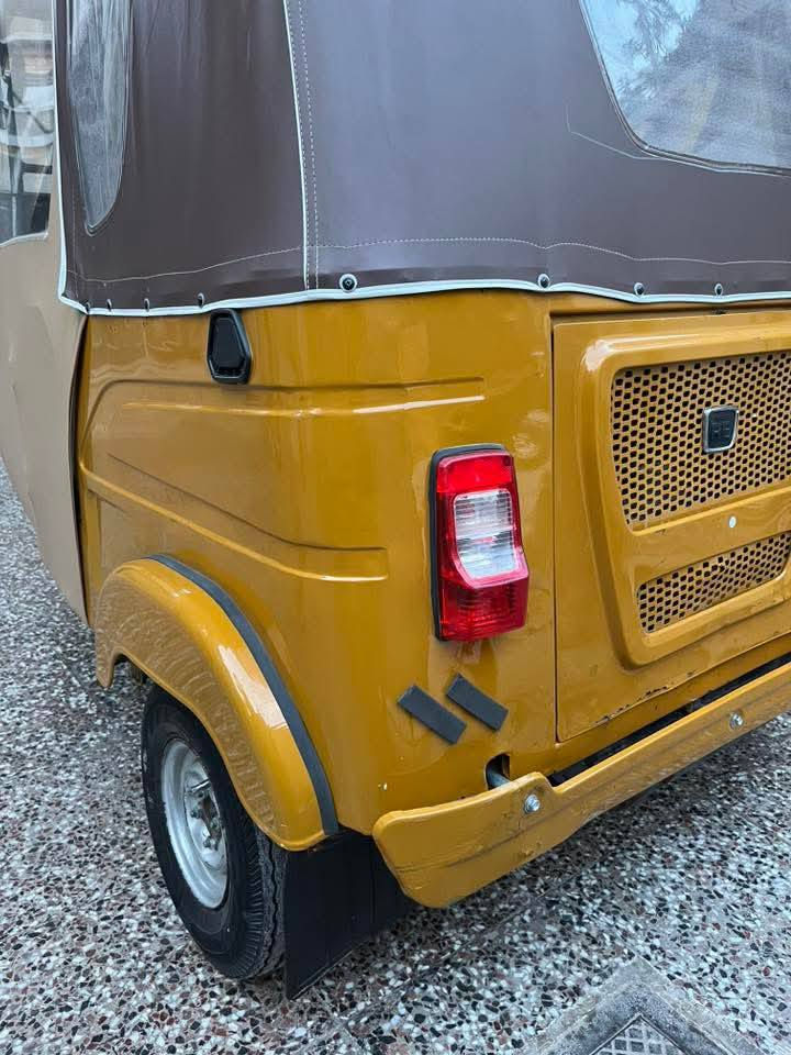 السلام تكتك للبيع موديل ٢٠٢١ شهر ال١٢ رقم وسنوية تحويل مباشر كشر كفالة بس دوس  مكينة مكفولة تخم تاير جديد 
تكتك نضيفة الله شاهد  أي نقص ما بيها السعر ٦ملايين وبيها مجال العنوان بغداد البياع للاتصال ***********
