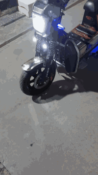 دراجه شحن نوع هارلي موديل 2025 بطاريات عدد 6 و نظيف كلش و سعره [  700000 ] و بي مجال و الشراي يتصل /*********** /  و العنوان بعقوبة ديالى قرب مدرسة الوثبة
