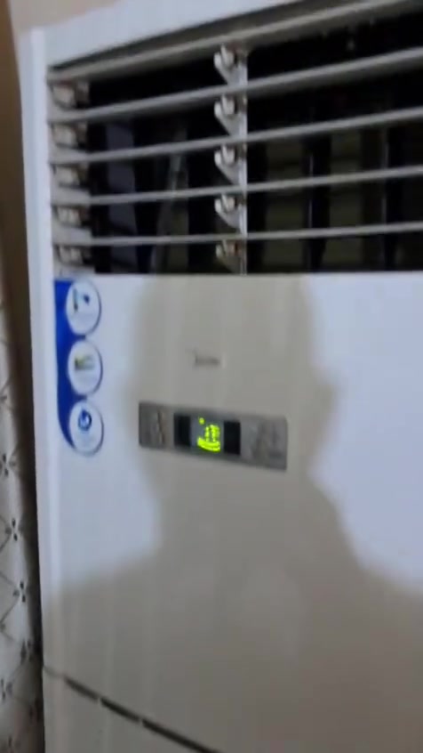 ذهالسلام عليكم سبلت ٣ طن اخو الجديد تبريد ثلج نوعيه ميديا تجي عل فحص تشوف تبريده يلا تاخذه سعر بلااااااش ب750 
العنوان بغداد المحموديه ***********

