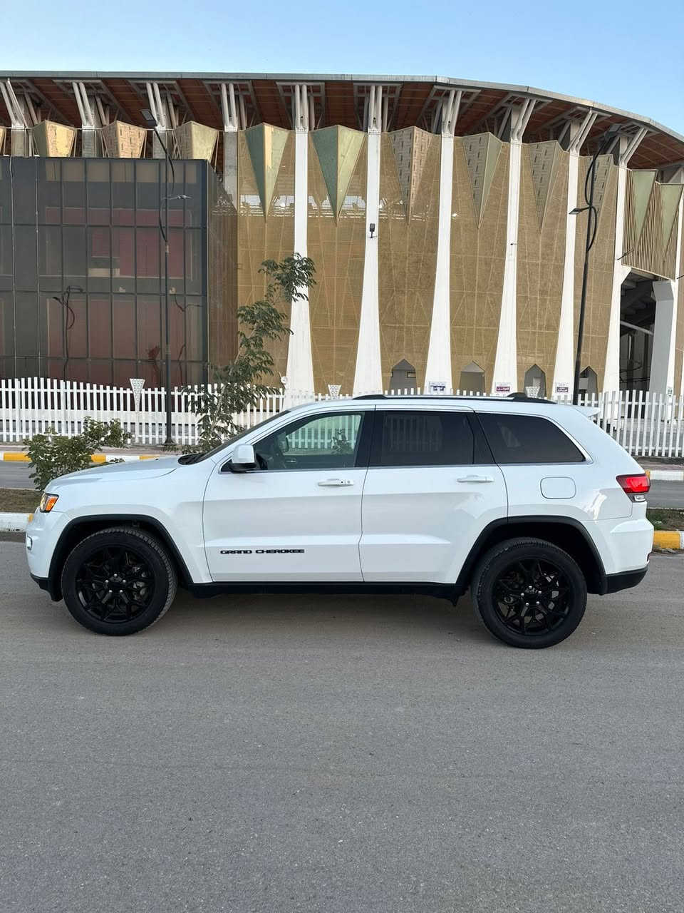 السلام عليكم
للبيع جيب لاريدو 2021 اصل 
بلاك توب
فور ويل 
جنطة كهرباء 
جلد ويل 20
رقم بغداد مميز
مكفولة كفالة عامة
تقرير غرق تعمل وتسير
العنوان ناصرية الشموخ 
***********
