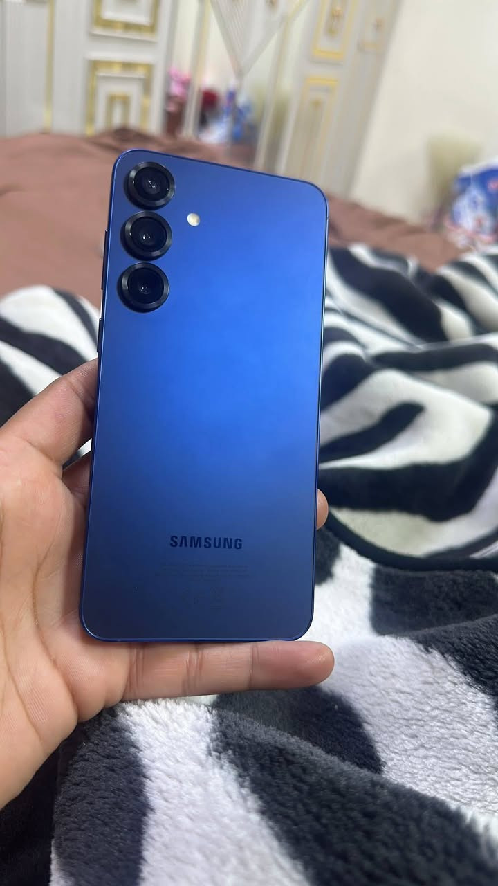 السلام عليكم جهاز اس ٢٥ بلاص ذاكره ٢٥٦ الجهاز نضيف بمعنى الكلمه وما صارله هواي عندي اريد مراوس ويا ١٦ وانطي فرق
واذا بيع ٩٧٥ مع كامل المحلقاته 
الاتصال او واتساب ***********
