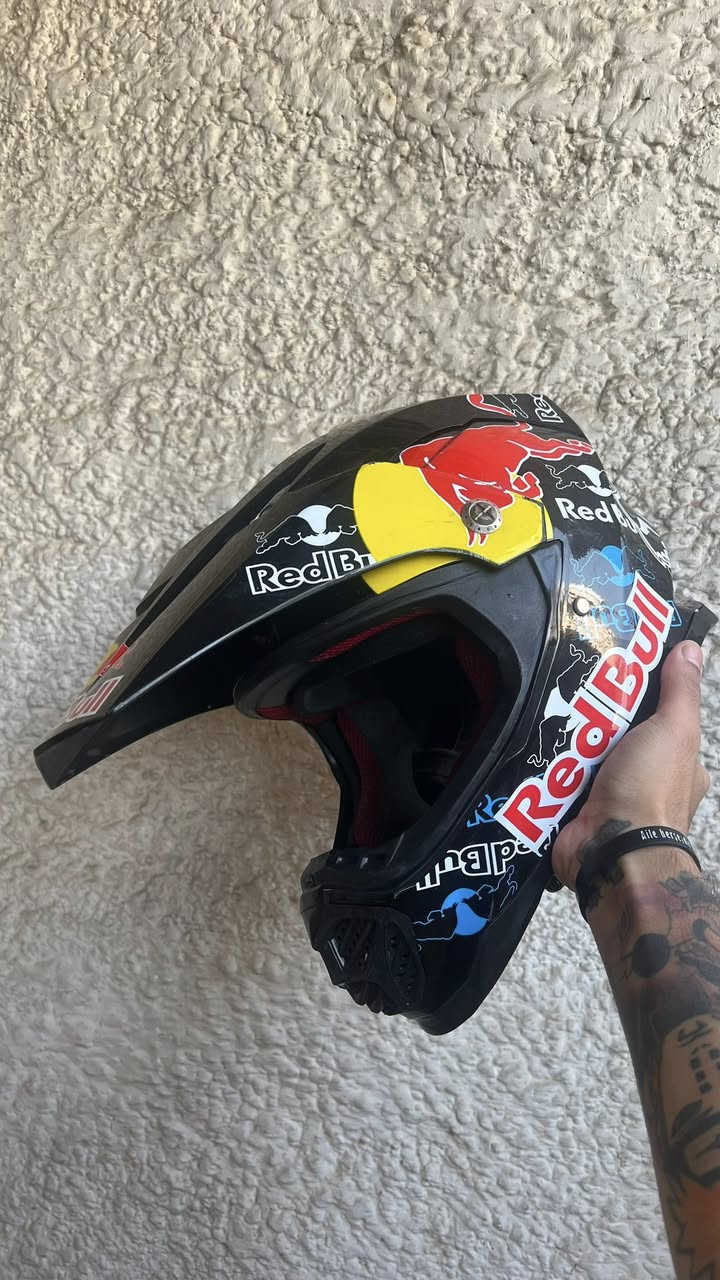 خوذة دراجات اصلي قياسM الاعلى سعر ابيع ***********
