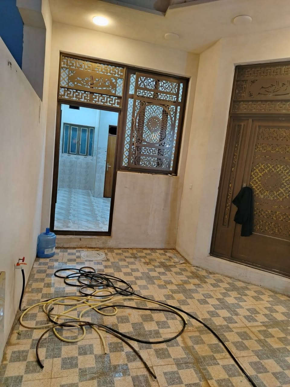سلام عليكم مشتمل مساحه 125 فول طابق واحد شارع 15 ثالث بيت 🏠 عن 40 منطقه 19 حي مامون 
هاتف 📞 ***********
