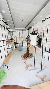 اخوان عندي غراض مال محل ملابس سكك وتعاليك  ابيعهن شلع ليريدهن يتواصل و...