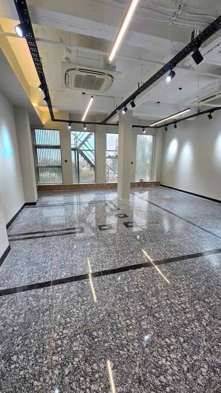 تريد صبغ يبيض الوجه؟ 🏠🖌️
نقدم لكم خدماتنا في عالم الأصباغ والديكورات الحديثة للمنازل والمشاريع التجارية 
​🏗️ صبغ واجهات خارجية (مقاومة للظروف الجوية)
​🛋️ ديكورات داخلية حديثة تناسب ذوقكم 
​🛡️ نضمن لك "الدقة واللمسة الفنية" والعمل تحت إشراف مباشر
🔹️ المحافظة التامة على نظافة الأثاث والأرضيات
🔹 دقة متناهية بالتنفيذ
🔹 أسعار تنافسية
🔹 ضمان بالعمل
#​شعارنا :: الأمانة في العمل والسرعة في التنفيذ
​📍 موقعنا :: [  بغداد  ]
#للتواصل معنا عبر الخاص أو الاتصال :: [ *********** ]
