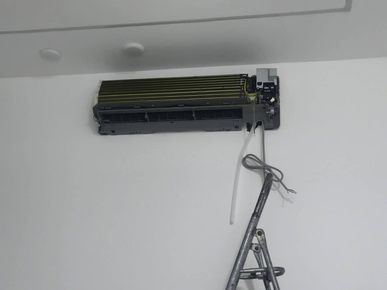 ورشة الا أخوين
تنصيب سبالت
صيانه سبالت ومكيفات
غسل سبالت ومكيفات موقعي داخل البيت
تصليح ليك وشحن غاز 
فتح السبالت وتنظيفها وغسلها واعاده تنصيبها باسعاااار مناسبه
اتصل والباقي علينا نجيك لباب البيت

نجف حي ميسان 
 اتصال
*********** وتساب
***********واتساب
