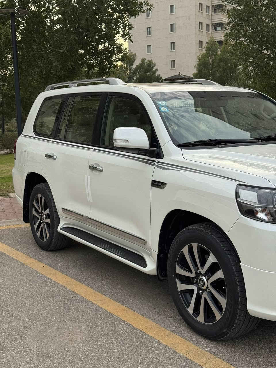 للبيع ..
لاندكروز 2019 ساز اصلية باب اول 
محرك 4.6 V8 

مكفولة كفالة عامة بدون صبغ بدون بارد بدون تبديل السيارة جديدة كلش 

ماشية : 74 km حقيقي

فول مواصفات 1/1 معروفة مواصفات الساز 8 سلندر 

رقم بغداد
 
استفسار : ***********
