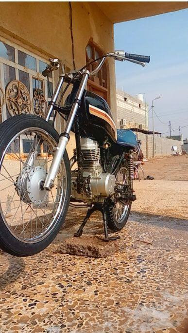 سلام عليكم دراجه كلك للبيع دراجه مفتوحه ولفات محركه نضيف شاصيه مكفول ويل خلفي جديد  دبلات جديده داحه مرتبه مكان بصره شط العرب سعر ٤٢٥ وبيه مجال قليل***********
