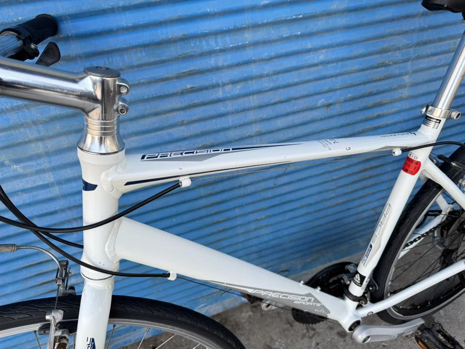 السلام عليكم خواتي الغوالي 700 حجم 28 
قياس M فريم 51 ماركة (PRECISION) ماركة
غني عن التعريف سستم شيمانوا تورني XT ختم 
واحد ناقل امامي خلفي بدلات صينية وذرعه 
تورني XT واضح بل صور خواتي معدنه المنيوم 
نمره 3/8 نضفتهاا شوفت عيونكم كلش نظيفة 
وياله تك وتك بس اصليت واضح بل صور سعرها 
220 الف وبي مجال عنوني موصل الاستفسار 
*********** تتوفر خدمة توصيل جميع 
محافظات العراق وتحياتي لكم
