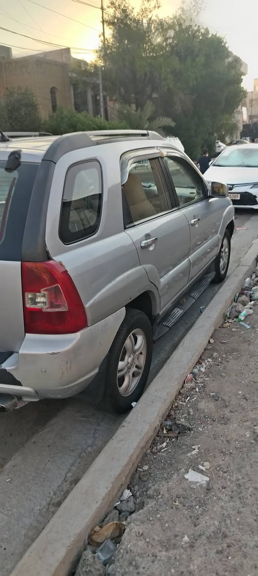 السلام عليكم للبيع سبورتج خليجي موديل 2007 الرقم بغداد انكليزي بسمي السنويه 31 محرك 4 سلندر حجم 2000 وكير وتبريد مكفولات الاتصال *********** العنوان بغداد شارع فلسطين
