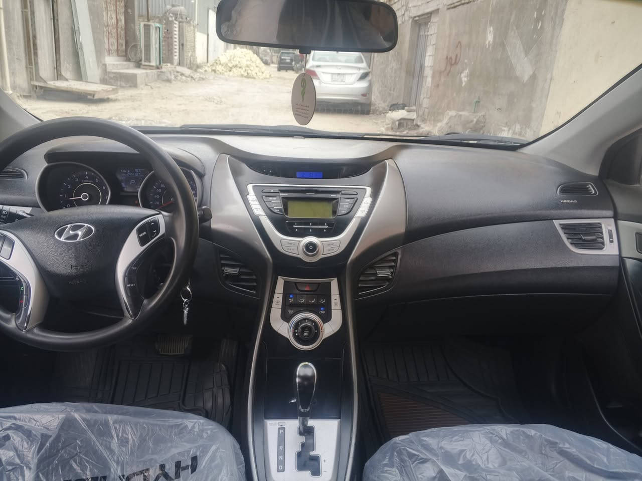 النترا افانتي موديل ٢٠١٢ رقم بغداد دولي 
بيها رشات صبغ بدون ضربه قويه 
محرك وكير مكفولات حداديه جديده تخم تاير جديد تبريد ثلج السعر ٩٥$ مكانه كوفه ***********
