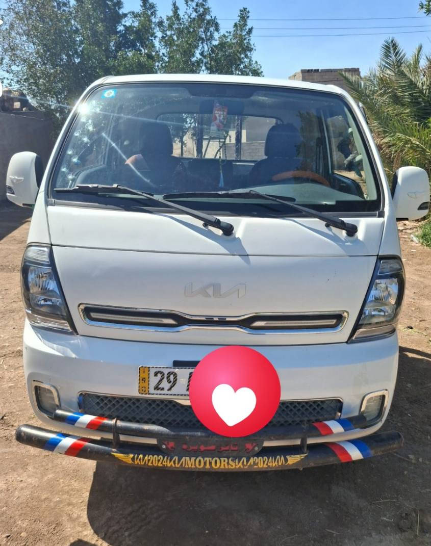 سلام عليكم..
للبيع كيا حمل موديل 2022 مكفوله 
رقم واسط بسمي
رقم الهاتف ***********
