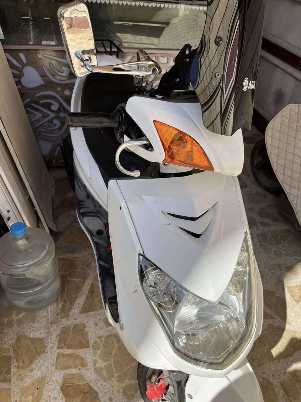 البيع سكنس فحل ياباني ستان حساس دراجه كله بلاديه البيع أو مراوس كفراته مكينه ناعمه كله بلاديه بيه نقص بس قبق بانزين فقط مكاني الدولعي رقم ***********
