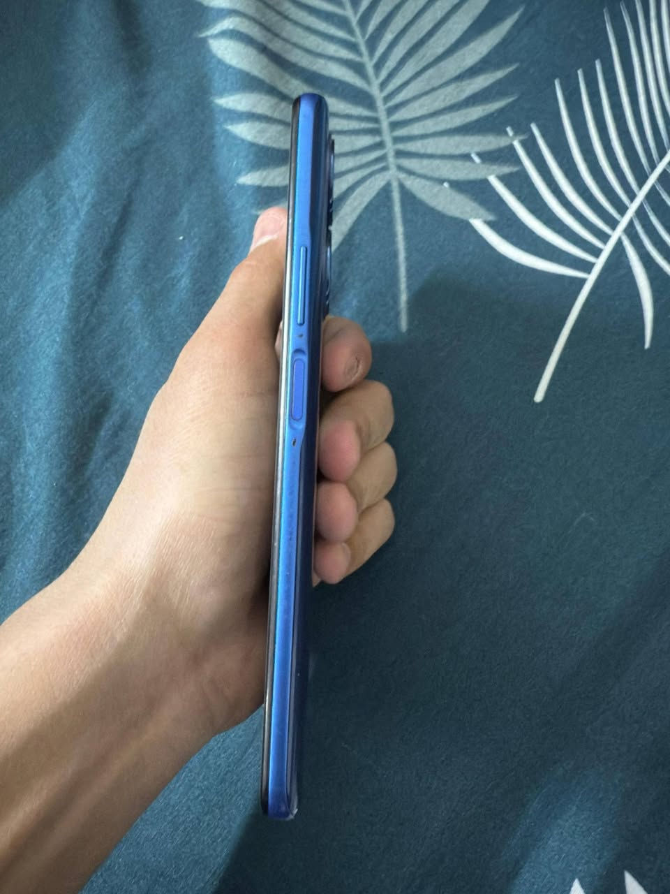 السلام عليكم اخوان هاتف للبيع هاتف نظيف ما ابي اي اشكال بس بي ضربه من فوك واني كمستخدم ما تاثر يجي شاشه 90 هيرتز ويدعم شريحتين يجي بلعبه ببجي موبايل 45 فريم وبغير العاب 60 فريم وما فوق شعر تليفون 120,000 وبي مجال رقم الى التواصل *********** بكاني بغداد
