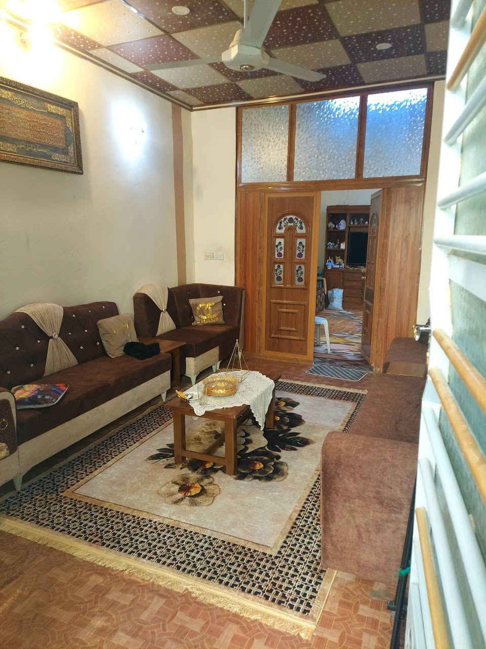 🏡 بيت  للبيع قرب جامع الأمير علي (ع)
📏 المساحة: 137 متر
📍 الموقع: النزيزة – منطقة هادئة ومخدّمة بالكامل

💎 المواصفات:
• غرفتان نوم 
• صالة استقبال 
• مطبخ 
• حمام داخلي + حمام خارجي
• منور تهوية وإنارة
• السقف سندويچ 
• البناء بلوك والغرف عگاده
• الخدمات كلها متوفرة
• الطابو صرف ✅

💰 السعر: 70 مليون فقط – قابل للتفاوض 💬

بيت جاهز للسكن فورًا وموقعه ممتاز جداً!

📞 للتواصل والمعاينة: [***********]

#بيت_للبيع #النزيزة #بابل #العراق #عقارات_بابل #بيت_جاهز #فرصة_ذهبية #بيت_احلامك #بيت_راقي
