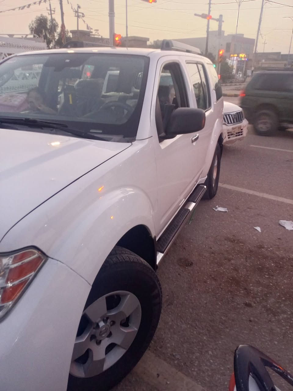 السلام عليكم نيسان بادفندر 2008 لون ابيض بيه الدعاميات صبغ وبلتكمه الخلفيه شخط ورشيته باقي كفاله رقم بغداد تحويل مباشر محرك جديد سياره حلوه وجاهزه 90 ورقه وبيه مجال الاستفسار ***********
