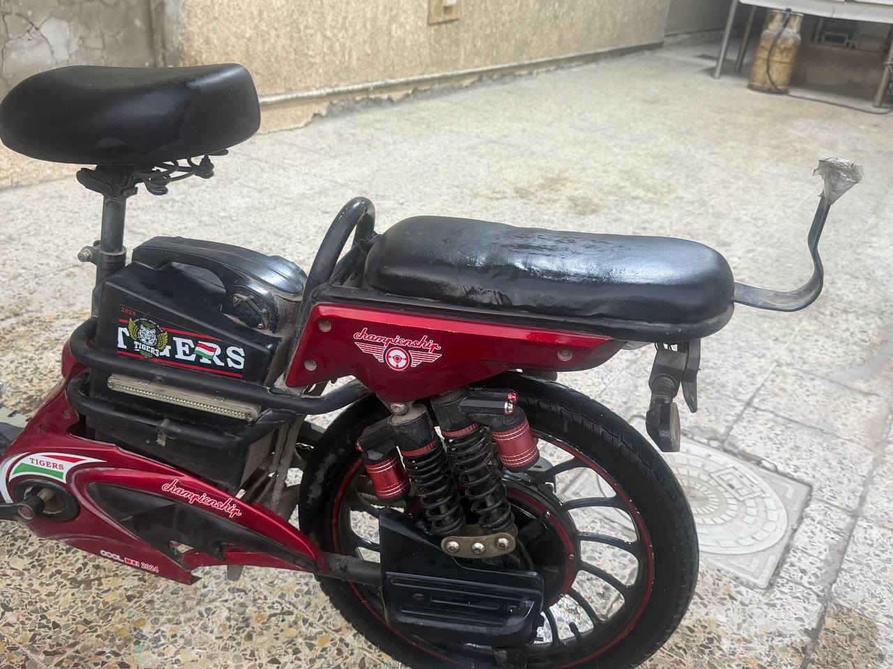 سلام عليكم دراجة شحن للبيع نضيفه مكاني بغداد الجديده للتواصل واتس اب او رصيد ***********
