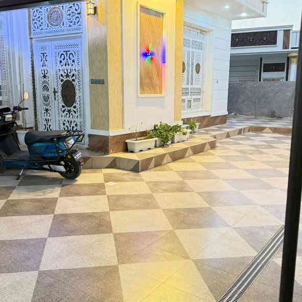 يتوفر لدينا دار طابقين ركن  للبيع في الرمادي منطقة البوفراج بالقرب من ماركت الطيب 

يتكون الدار من استقبال وكلدور و هول و صالة و غرف عدد 4 و مطبخ و مجموعة صحيات داخلية و خارجة علمآ الطابق الأول معزول عن طابق الثاني درج خارجي جميع المواصفات في كل طابق 

علمآ الدار مؤثث من سبالت و منظومة كامرات و تخم و خزانات ماء و  غيرها

جميع الخدمات تتوفر من ماء 2 خط و كهرباء و مدارس و تبليط 

الدار فول مواصفات 

شارع 7 م
مساحة الأرض 350 م
طابو زراعي سند 25 
تنازل مباشر 

السعر 225 مليون و قابل للتفاوض. 

*********** احمد
