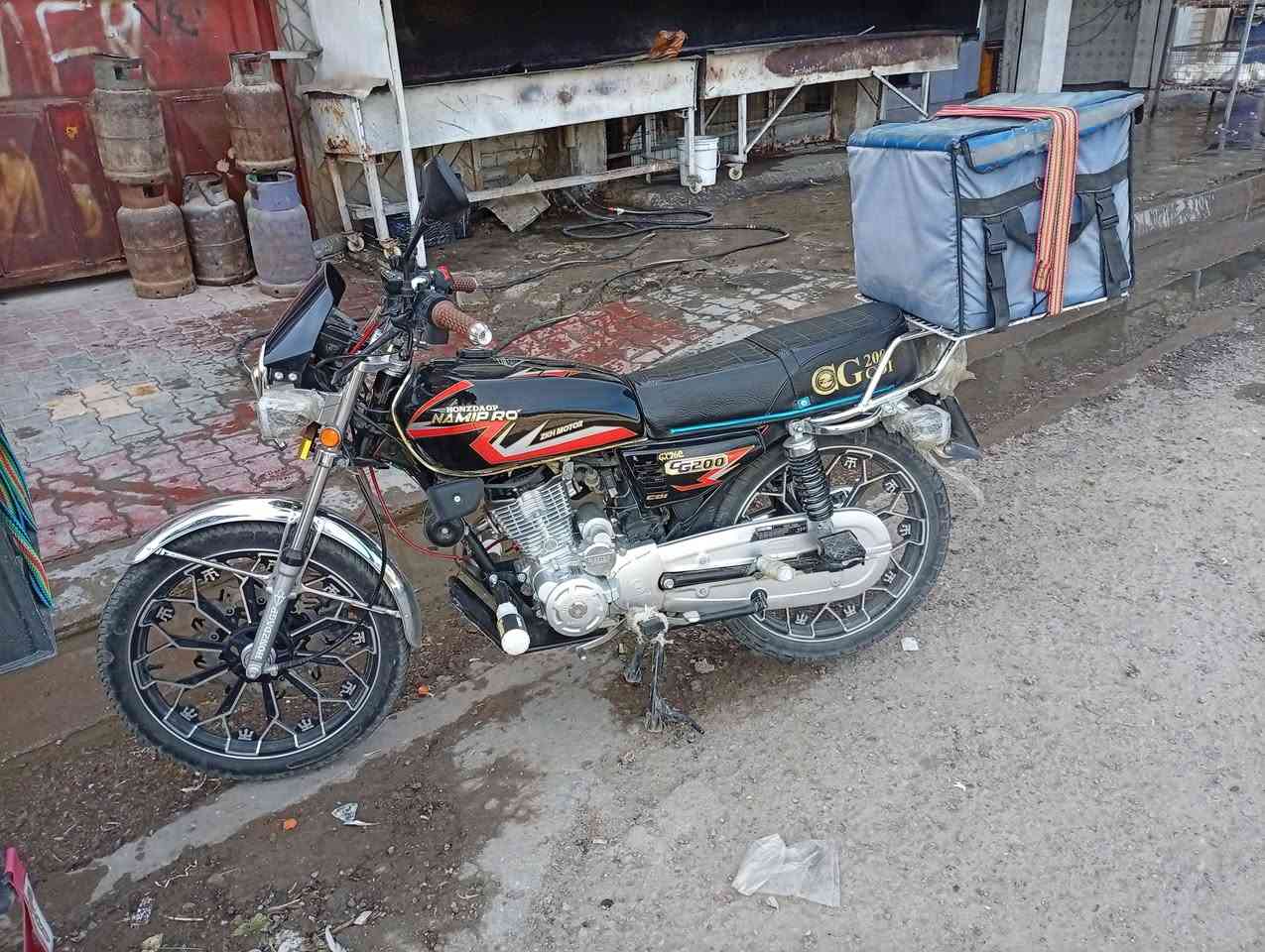 السلام عليكم 
إيراني موديل 2025
 محرك 200Cc 🌿
ركزو 200Cc ومحرك اسود 
 اوراق منفيس
شاشه إلكتروني 
كهربائيات كلها شغاله
الدراجه فول نعومه ومحركها ماممدوده عليه سبانه 
صالنصه كاتم 
السعر 950 بي مجال قليل
مكاني رمادي تأميم شارع المشاتل القادسيه الاولى 
***********
