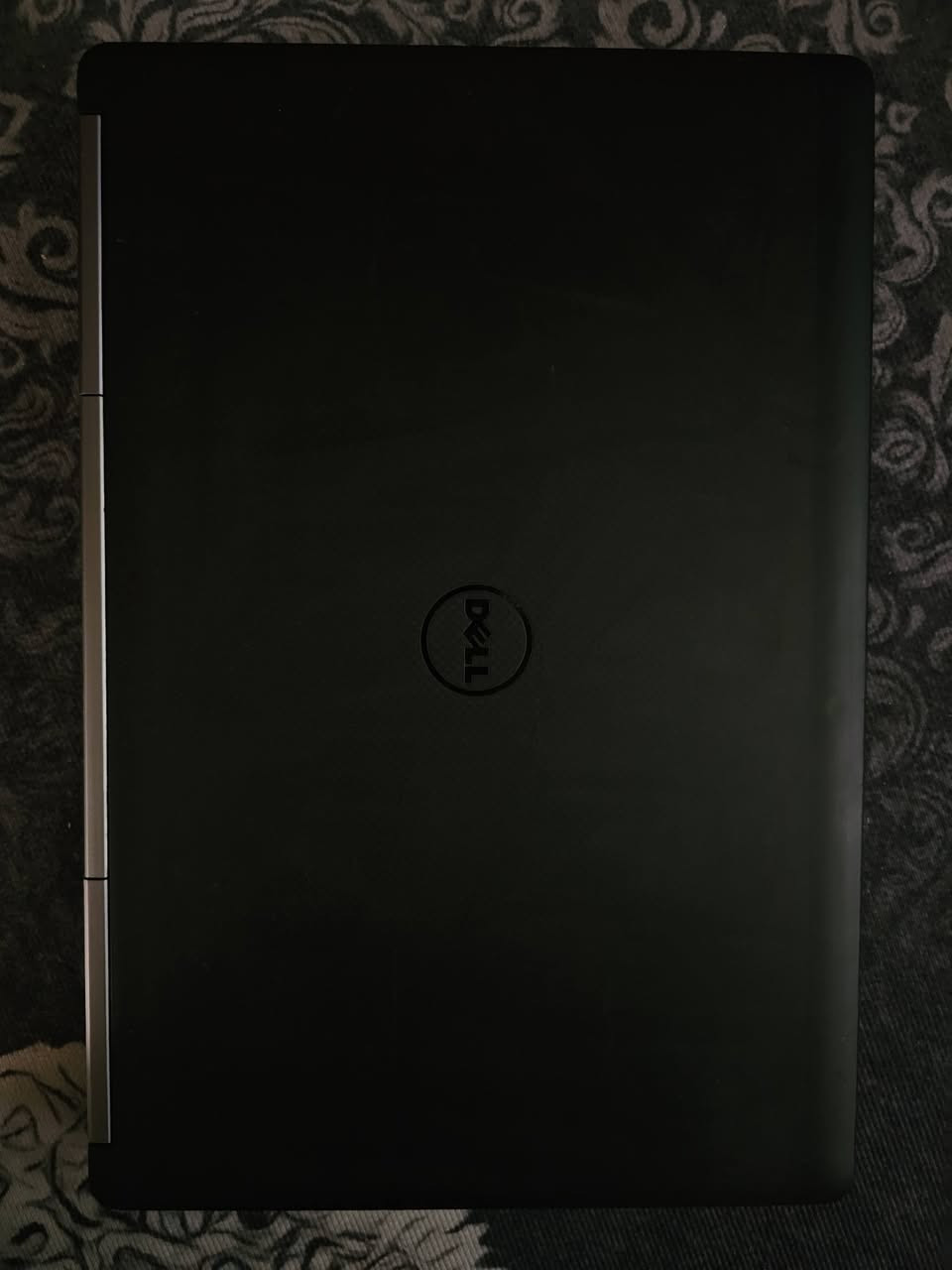 لابتوب Dell Precision 7710 نضيف للبيع
ابتوب Dell Precision 7710
 * المواصفات: 
-المعالج: Core i7-6820HQ فئة H (الأداء العالي)
-الهارد : 256GB SSD .2 (قابل للتطوير)
-الرام : 8GB DDR4 (قابل للتطوير)
-كرت الشاشة الخارجي : NVIDIA Quadro M3000M 4GB VRAMs
-كرت الشاشة الداخلي : Intel HD Graphics 530
-حجم الشاشة : 17.3 بدقة FHD 1920x 1080

مناسب للدراسة، الهندسة، البرمجة، التصميم، والمونتاج، ويشغل العديد من الألعاب مثل Valorant, GTAV, hero academy.

السعر: 375 الف و بيه مجال.
المكان: بغداد حي العامل متوفر توصيل لجميع المحافظات.
للتواصل خاص او ***********.
