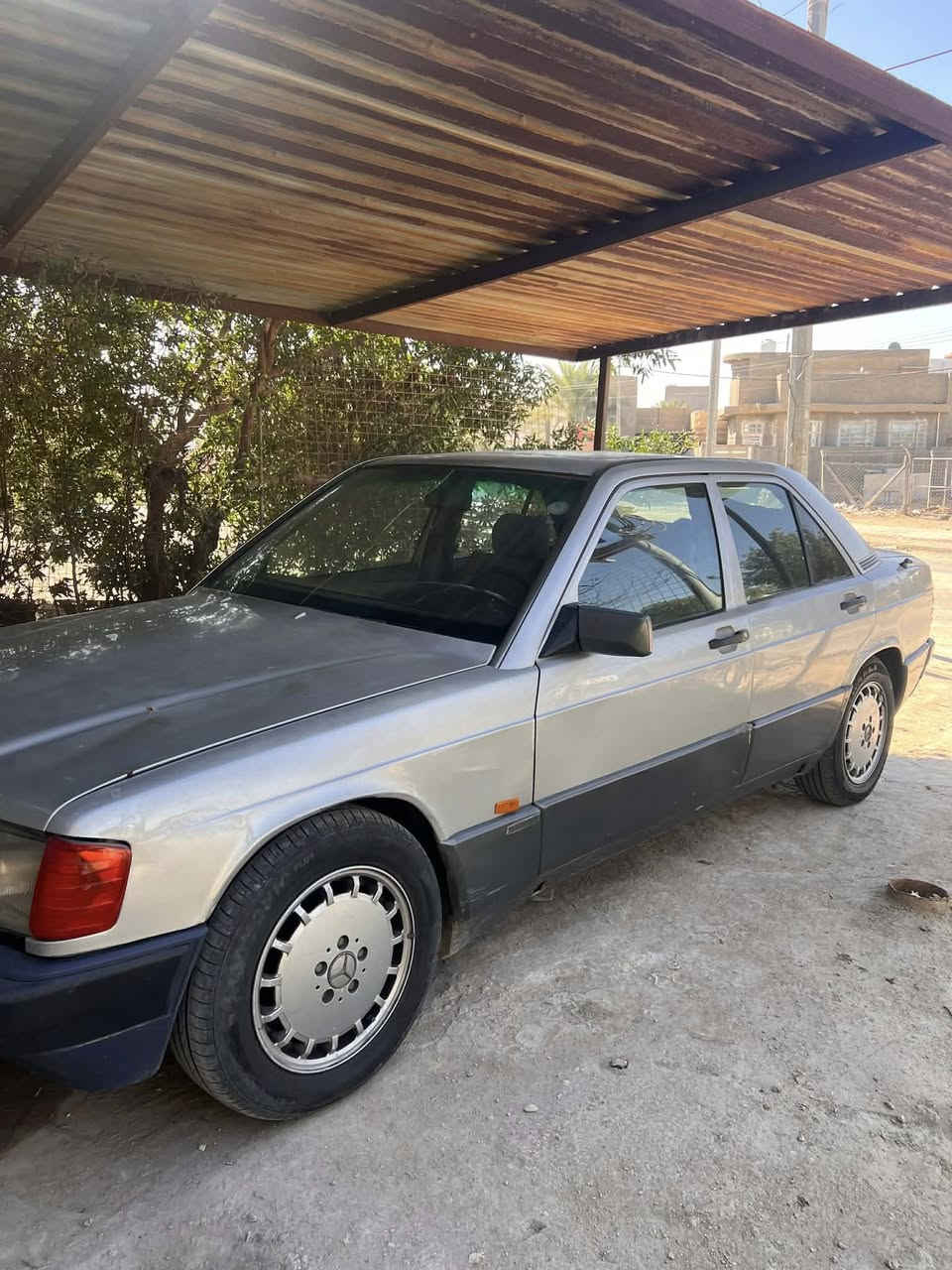 سلام عليكم مارسدس 190 للبيع موديل 1990 رقم أربيل كير مكينه جدد كهربائيات كله شغاله منظومة بانزين جديده. باتري جديد راديتر جديد  السعر 43$ وبيه مجال قليل
اتصال على رقم *********** اوتساب 
العنوآن النجف الأشرف
