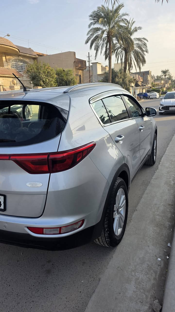 سبورتج ٢٠١٧ اربيل خليجي بدون صبغ او تبديل شبر بارد اللون سلفر محرك ١٦٠٠ المكان بغداد حي الخضراء هاتف ***********
السعر ١٦٢$
